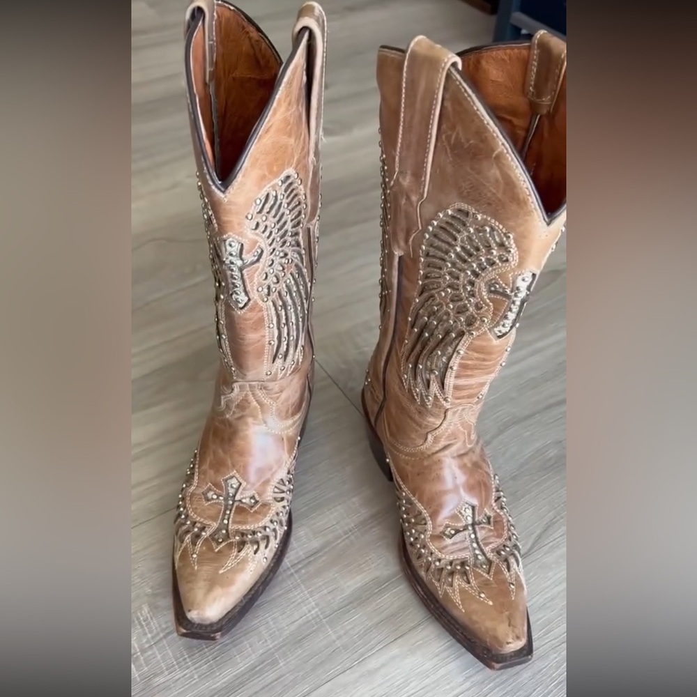 Golden Guns woman boots size 5